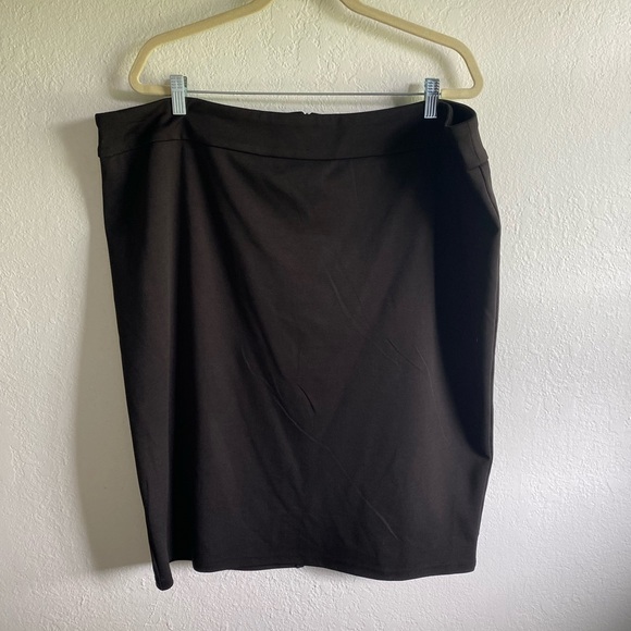 ⚡️3 for $17⚡️Hanna Nikole Stretch Pencil Skirt - Picture 3 of 4